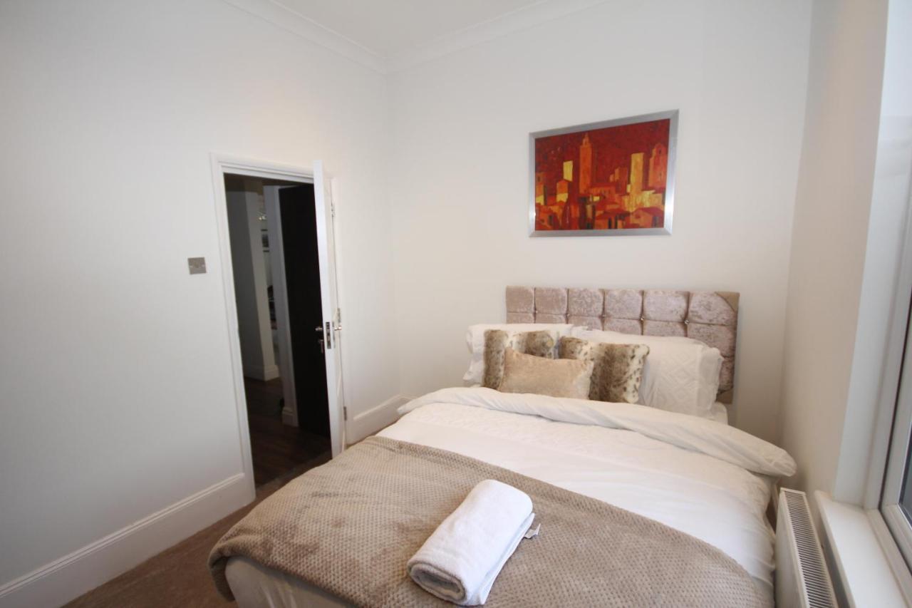 Great West Road Apartments Flat C London Eksteriør billede