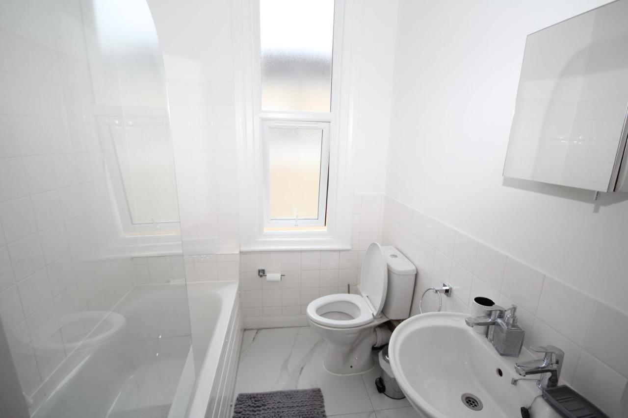 Great West Road Apartments Flat C London Eksteriør billede