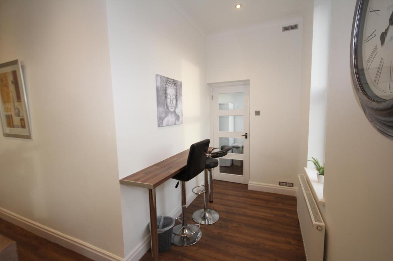 Great West Road Apartments Flat C London Eksteriør billede