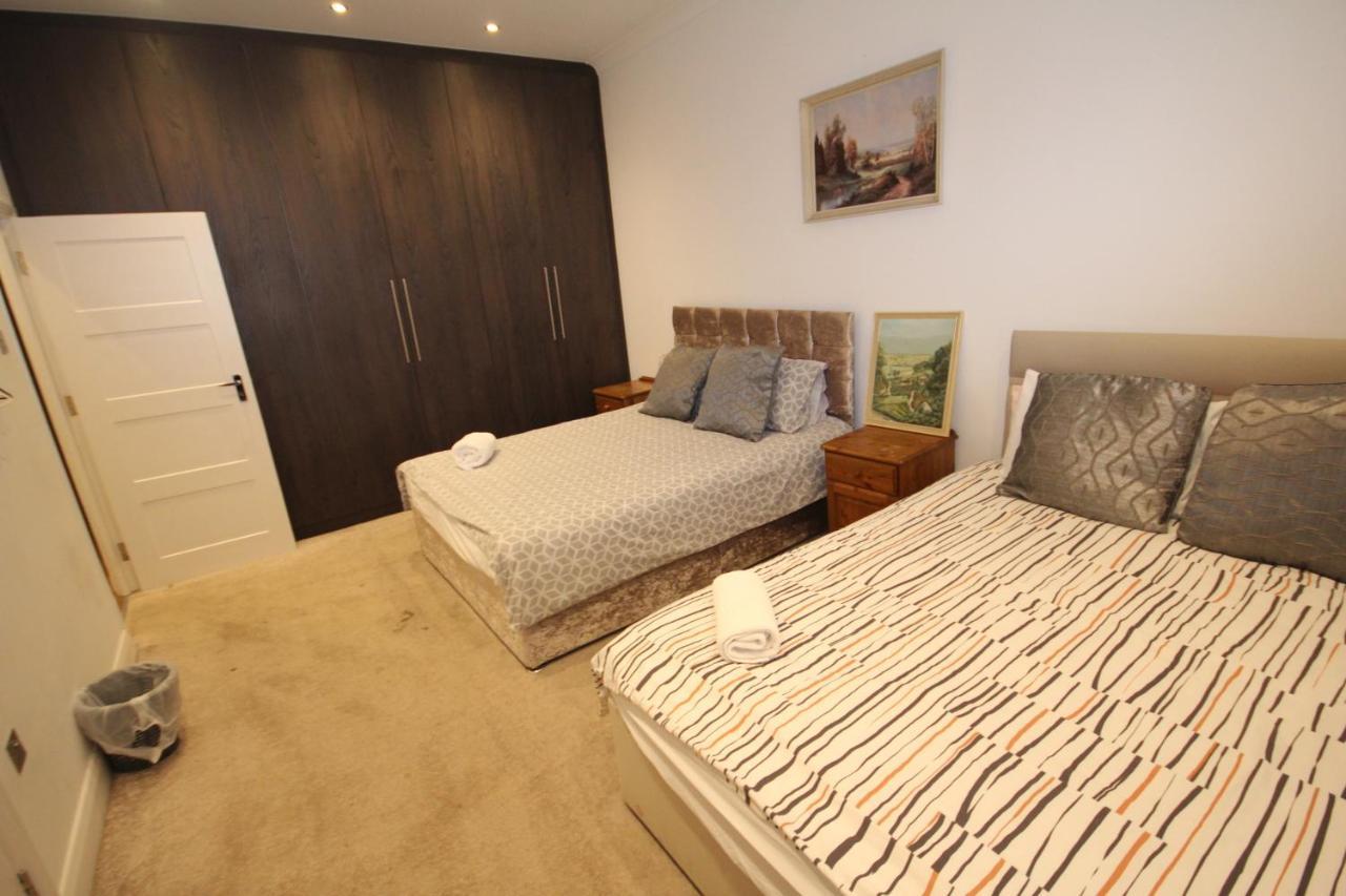 Great West Road Apartments Flat C London Eksteriør billede